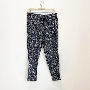 Lululemon Men's Black & White Joggers Size Small